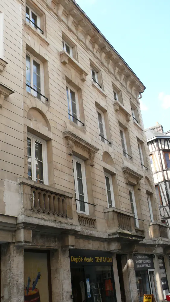 Foto di Edificio - Sous licence Creative Commons (https://creativecommons.org/licenses/by-sa/4.0/deed.fr) - Par CASSONNET - © Creative Commons (https://creativecommons.org/licenses/by-sa/4.0/deed.fr)