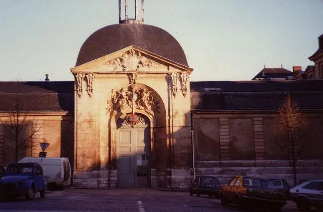 Foto von Corneille High School, ehemaliges Jesuiten College - Sperreau2 - © Creative Commons (https://creativecommons.org/licenses/by-sa/4.0/deed.fr)