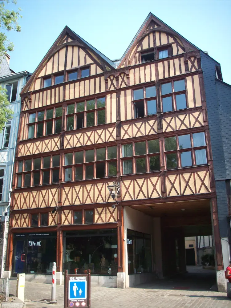 Foto di Casa - Sous licence Creative Commons (https://creativecommons.org/licenses/by-sa/4.0/deed.fr) - Par Giogo - © Creative Commons (https://creativecommons.org/licenses/by-sa/4.0/deed.fr)