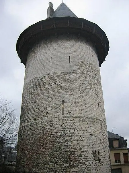 Picture of Tour called Jeanne d'Arc or former dungeon of the castle of Philippe-Auguste - Auteur inconnu - © Creative Commons (https://creativecommons.org/licenses/by-sa/4.0/deed.fr)