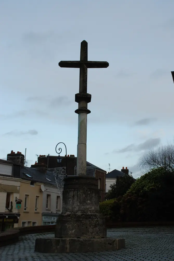 Picture of Stone village cross in the church garden - Sous licence Creative Commons (https://creativecommons.org/licenses/by-sa/4.0/deed.fr) - Par Soline ldc - © Creative Commons (https://creativecommons.org/licenses/by-sa/4.0/deed.fr)