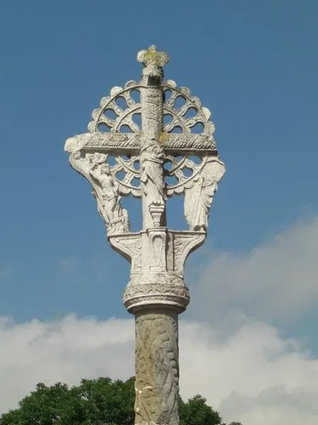 Picture of Cemetery cross - Jpovittefleur - © Creative Commons (https://creativecommons.org/licenses/by-sa/4.0/deed.fr)
