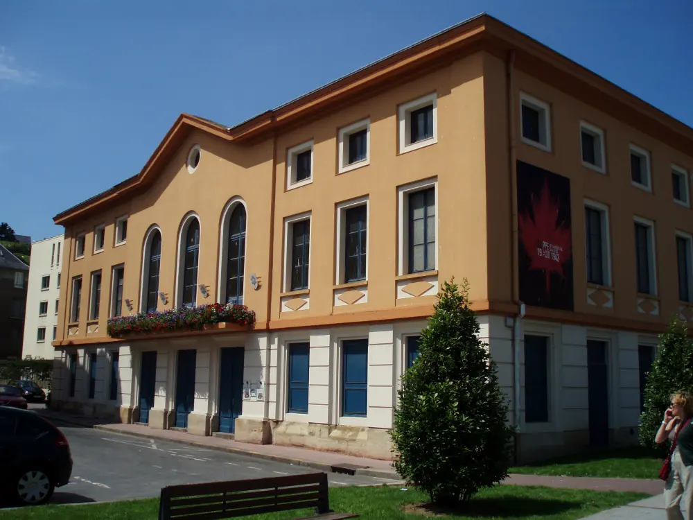 Picture of Theater - Sous licence Creative Commons (https://creativecommons.org/licenses/by-sa/4.0/deed.fr) - Par Georgio2 - © Creative Commons (https://creativecommons.org/licenses/by-sa/4.0/deed.fr)