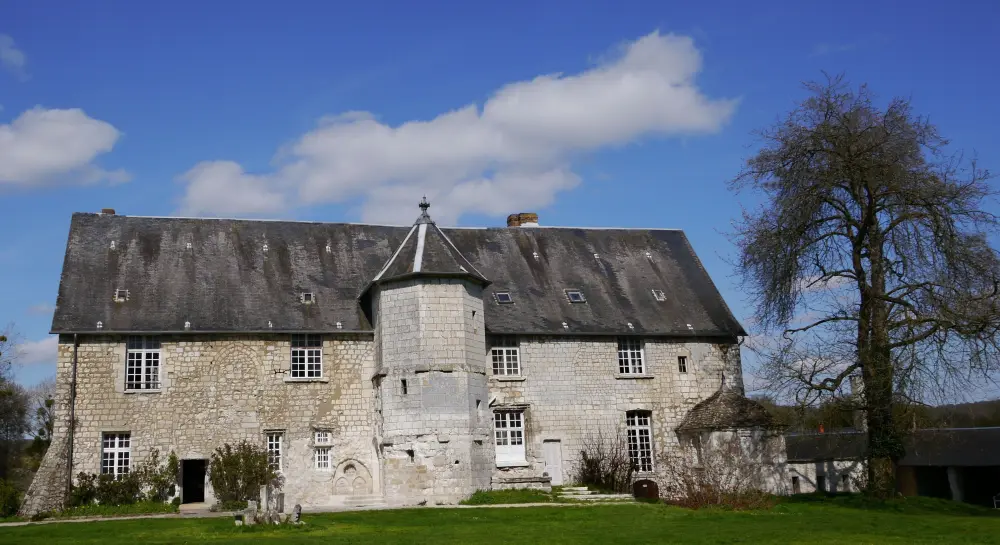 Picture of Manor of the rotating chimney - Sous licence Creative Commons (https://creativecommons.org/licenses/by-sa/4.0/deed.fr) - Par Adsum Dixit - © Creative Commons (https://creativecommons.org/licenses/by-sa/4.0/deed.fr)