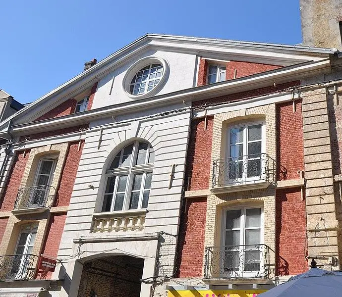 Picture of Hotel - Philippe Alès - © Creative Commons (https://creativecommons.org/licenses/by-sa/4.0/deed.fr)