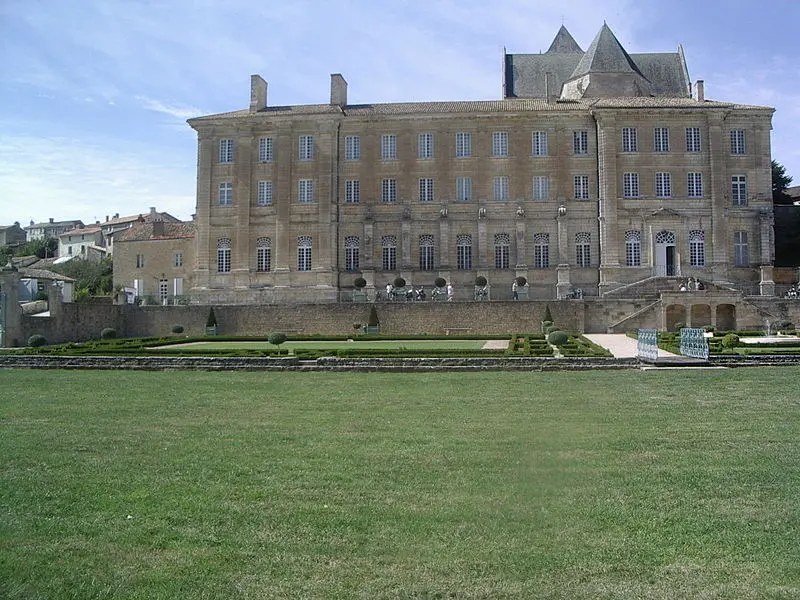 Picture of Former royal abbey Notre-Dame - Jcg86440 - © Creative Commons (https://creativecommons.org/licenses/by-sa/4.0/deed.fr)