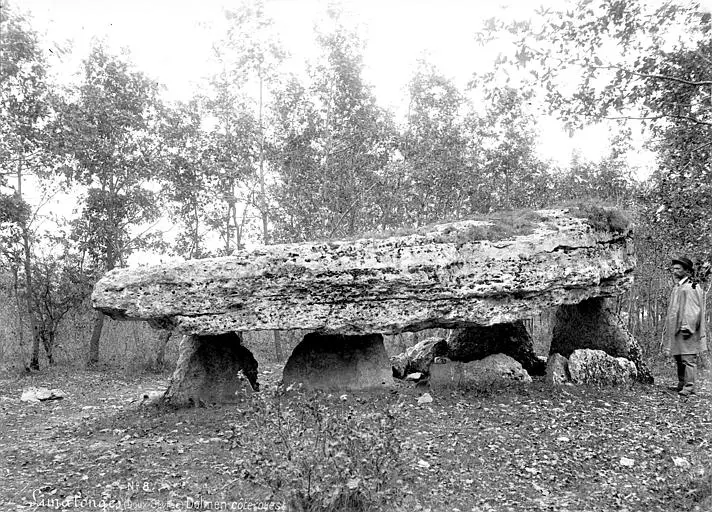 Foto de Dolmen dice que la piedra pesa - POP Plateforme Ouverte du Patrimoine / Base Mérimée - © Ministère de la Culture (France), Médiathèque du patrimoine et de la photographie, diffusion RMN-GP