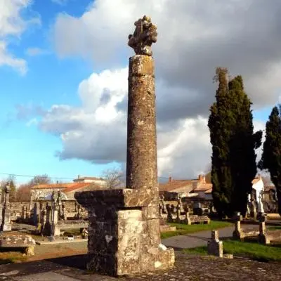 Foto von Friedhofskreuz - Échiré ça déchire ! - © Creative Commons (https://creativecommons.org/licenses/by-sa/4.0/deed.fr)
