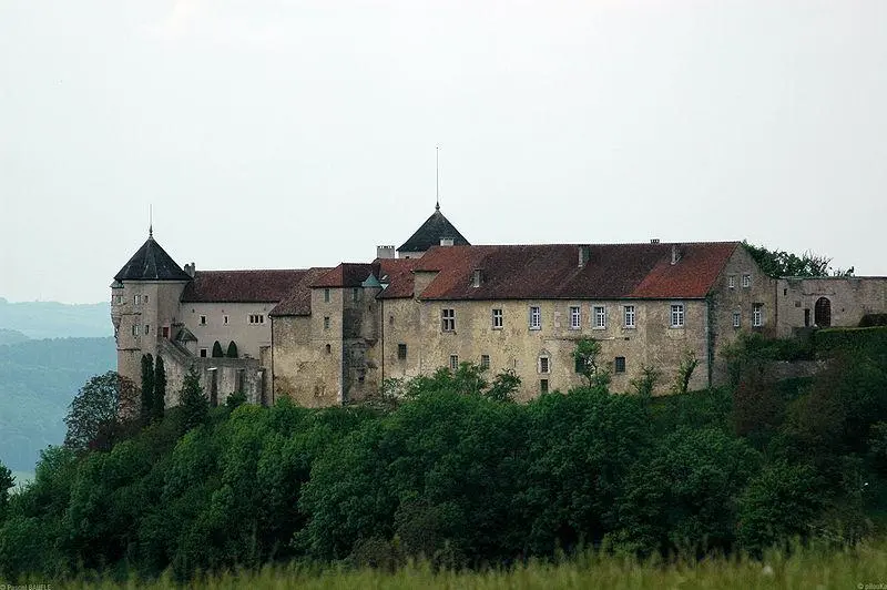 Foto von Schloss (ganz) - BAUFLE Pascal - © Creative Commons (https://creativecommons.org/licenses/by-sa/4.0/deed.fr)