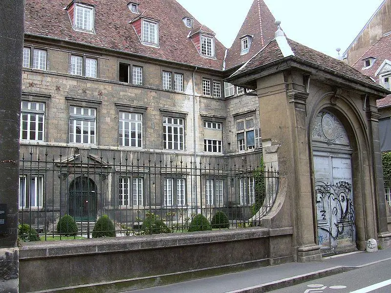 Foto von Hôtel de Montmartin (alt), Anhang zum Saint-Jacques Hospital - Toufik-de-planoise - © Creative Commons (https://creativecommons.org/licenses/by-sa/4.0/deed.fr)