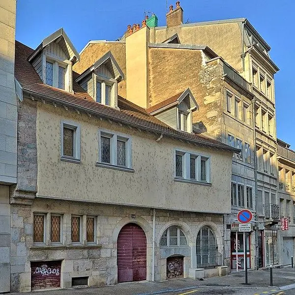 Foto de Edificio - JGS25 - © Creative Commons (https://creativecommons.org/licenses/by-sa/4.0/deed.fr)