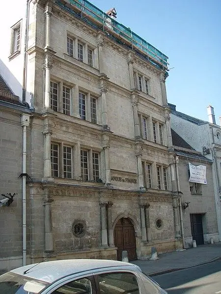 Foto von Morlot House oder Forstner House, bekannt als Prinzen, derzeit Zweig der Banque de France - Sacamol - © Creative Commons (https://creativecommons.org/licenses/by-sa/4.0/deed.fr)