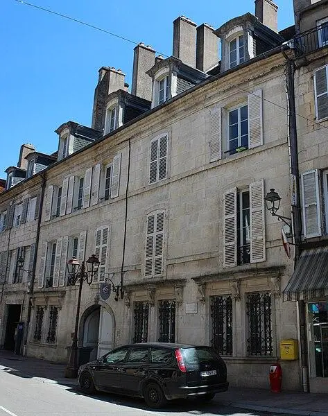 Foto de Edificio - Chabe01 - © Creative Commons (https://creativecommons.org/licenses/by-sa/4.0/deed.fr)