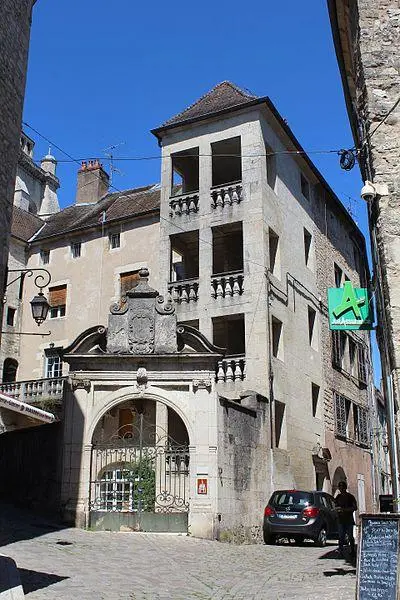 Foto de Palacio granvelle - Chabe01 - © Creative Commons (https://creativecommons.org/licenses/by-sa/4.0/deed.fr)