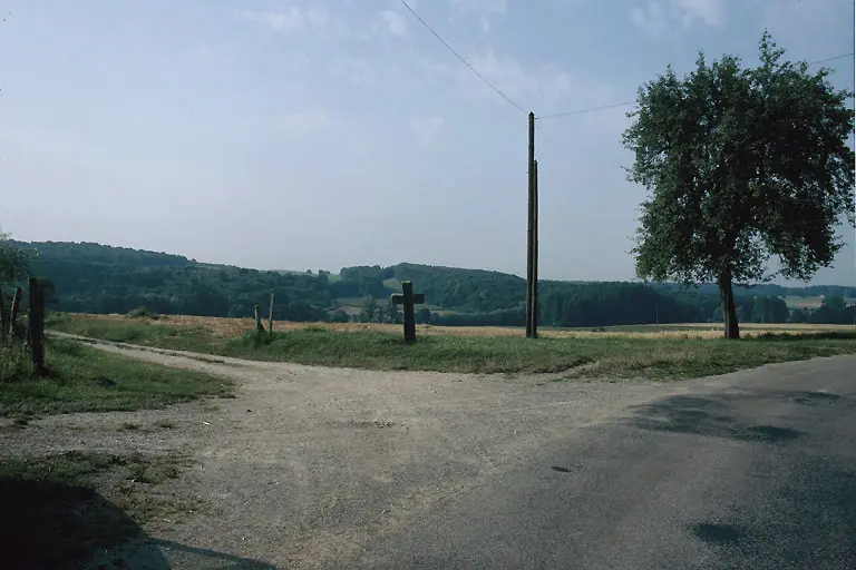 Foto von Kreuz des südwestlichen Eingangs zum Dorf - POP Plateforme Ouverte du Patrimoine / Base Mérimée - © Monuments historiques