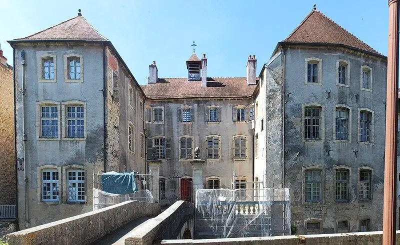 Foto de Casa de huérfanos, actualmente escuela - Chabe01 - © Creative Commons (https://creativecommons.org/licenses/by-sa/4.0/deed.fr)