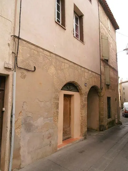 Foto von Romanesque Haus - Tournasol7 - © Creative Commons (https://creativecommons.org/licenses/by-sa/4.0/deed.fr)