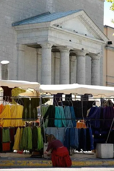 Picture of Large temple - Liliane DELATTRE - © Creative Commons (https://creativecommons.org/licenses/by-sa/4.0/deed.fr)