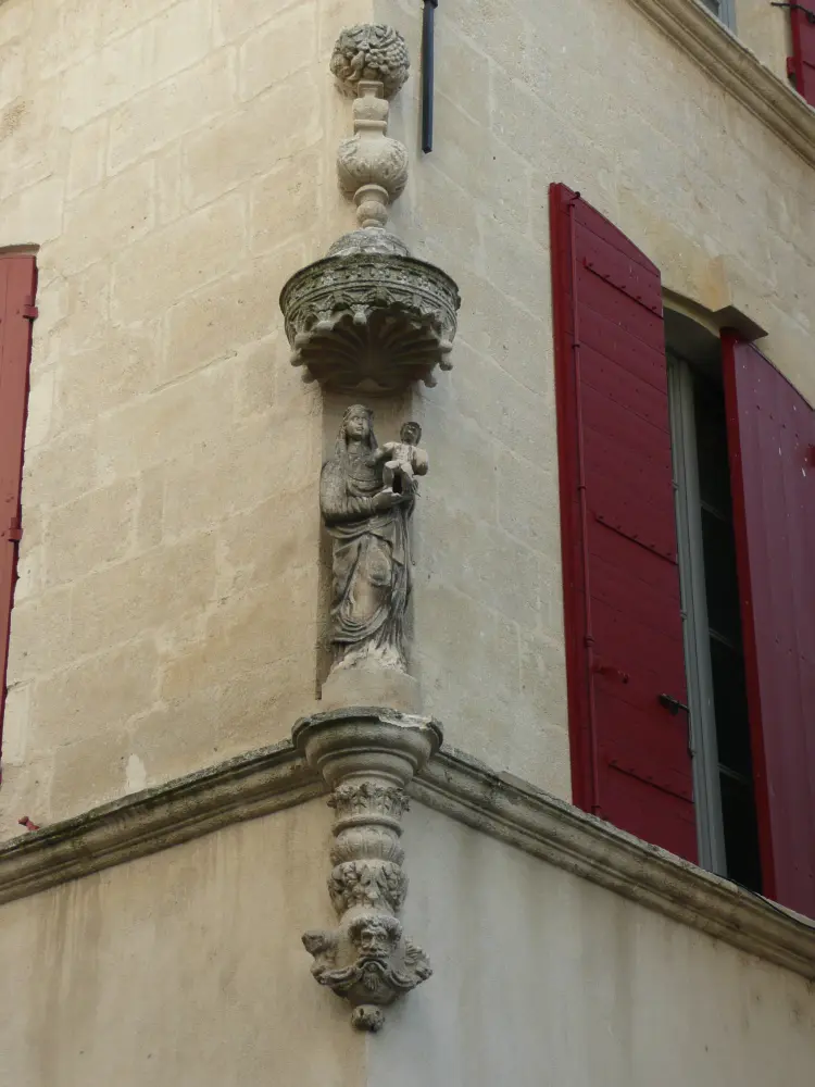 Foto von Nische mit Statue - Sous licence Creative Commons (https://creativecommons.org/licenses/by-sa/4.0/deed.fr) - Par Saibo - © Creative Commons (https://creativecommons.org/licenses/by-sa/4.0/deed.fr)