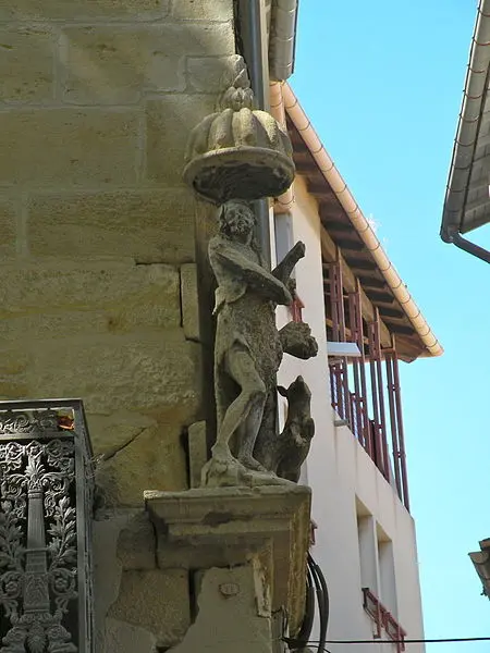Picture of Niche with statue - Chatsam - © Creative Commons (https://creativecommons.org/licenses/by-sa/4.0/deed.fr)