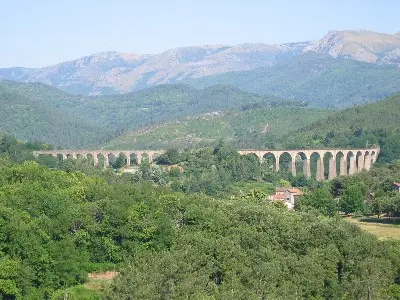 Foto de Viaducto - Auteur inconnu - © Creative Commons (https://creativecommons.org/licenses/by-sa/4.0/deed.fr)