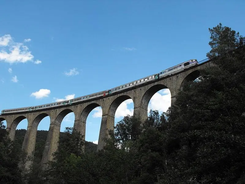 Foto de Viaducto - Auteur inconnu - © Creative Commons (https://creativecommons.org/licenses/by-sa/4.0/deed.fr)