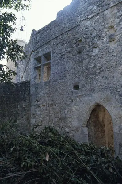 Foto di Castello, chiesa e presbiterio - POP Plateforme Ouverte du Patrimoine / Base Mérimée - © Monuments historiques