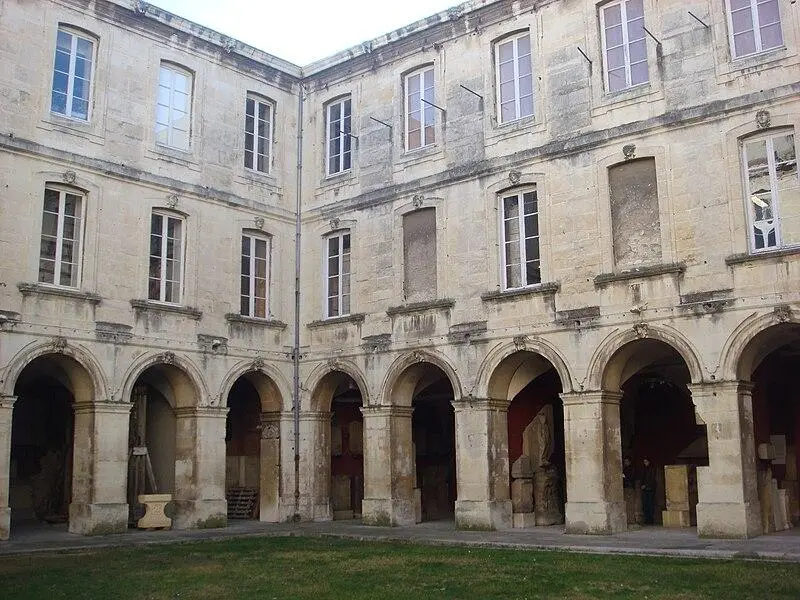 Foto de Ex jesuita College, actualmente museo de arqueología o museo de historia natural - Millevache - © Creative Commons (https://creativecommons.org/licenses/by-sa/4.0/deed.fr)