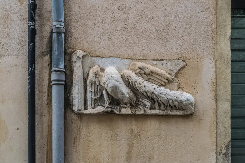 Foto di Edificio - Sous licence Creative Commons (https://creativecommons.org/licenses/by-sa/4.0/deed.fr) - Par Tournasol7 - © Creative Commons (https://creativecommons.org/licenses/by-sa/4.0/deed.fr)