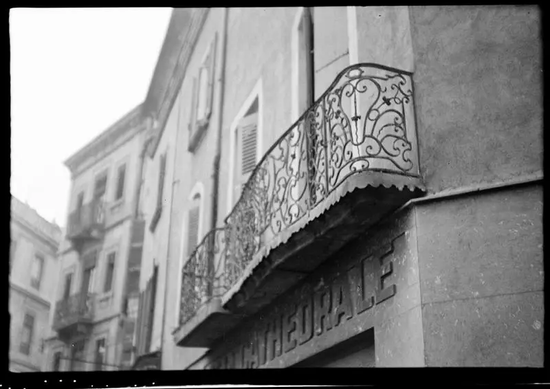 Foto de Casa, en la esquina de la calle y la plaza - POP Plateforme Ouverte du Patrimoine / Base Mérimée - © Monuments historiques