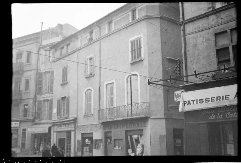 Foto de Casa, en la esquina de la calle y la plaza - POP Plateforme Ouverte du Patrimoine / Base Mérimée - © Monuments historiques