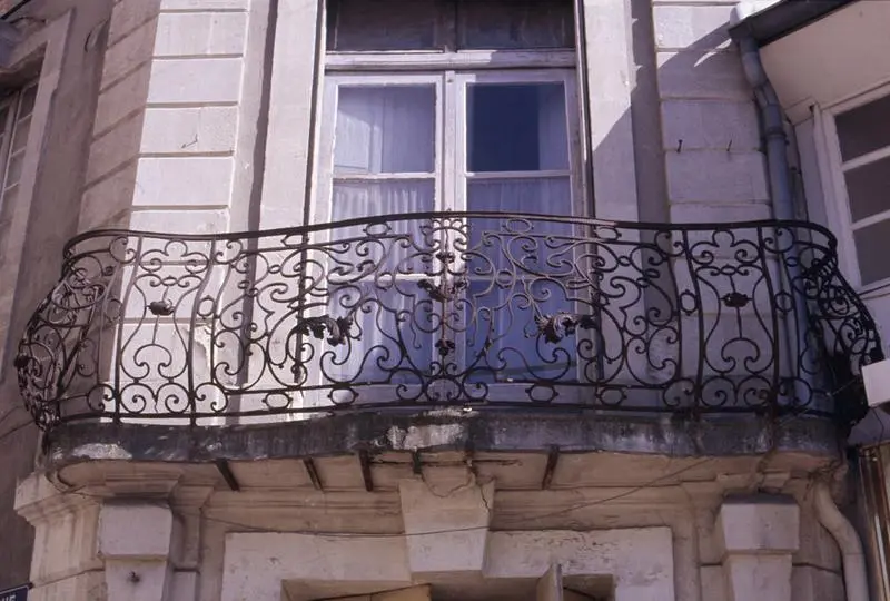 Foto von Haus, an der Straße und am Platz - POP Plateforme Ouverte du Patrimoine / Base Mérimée - © Monuments historiques