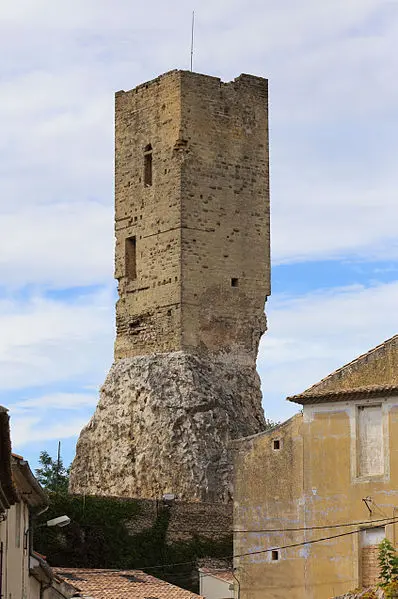 Picture of Square tower - Aa77zz - © Creative Commons (https://creativecommons.org/licenses/by-sa/4.0/deed.fr)