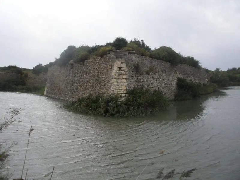 Foto de Restos de Fort Peccais - Thérèse Gaigé - © Creative Commons (https://creativecommons.org/licenses/by-sa/4.0/deed.fr)