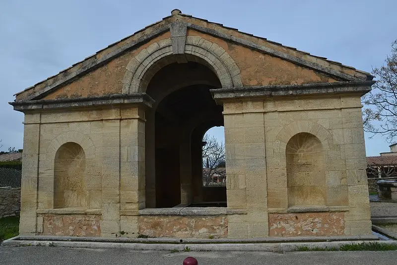 Foto de Casa de lavado y su fuente - Madetjac - © Creative Commons (https://creativecommons.org/licenses/by-sa/4.0/deed.fr)