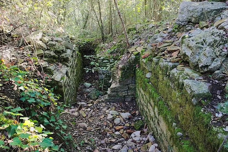 Foto von Preromain oppidum - Anthony Morel - © Creative Commons (https://creativecommons.org/licenses/by-sa/4.0/deed.fr)