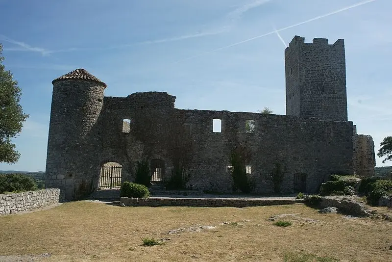 Foto di Rovine del castello - Takalire - © Creative Commons (https://creativecommons.org/licenses/by-sa/4.0/deed.fr)
