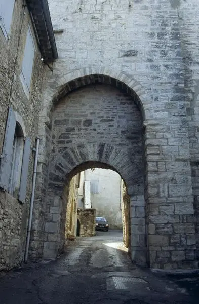 Foto de Vieja puerta fortificada - POP Plateforme Ouverte du Patrimoine / Base Mérimée - © Monuments historiques