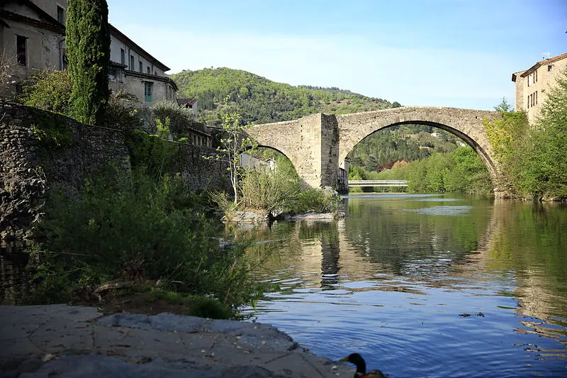 Foto de Puente antiguo - Isasza - © Creative Commons (https://creativecommons.org/licenses/by-sa/4.0/deed.fr)