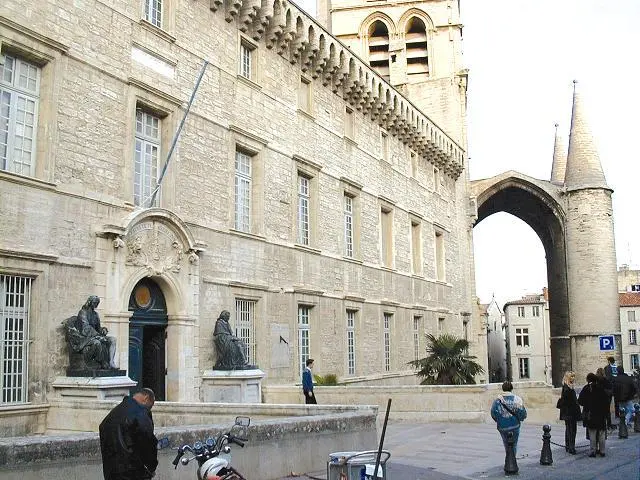 Picture of Real estate set designated as "Faculty of Medicine" (former Saint-Benoît convent, former bishopric and faculty of medicine with the Museum of Anatomy) - Original téléversé par Vpe sur Wikipédia français. - © Creative Commons (https://creativecommons.org/licenses/by-sa/4.0/deed.fr)