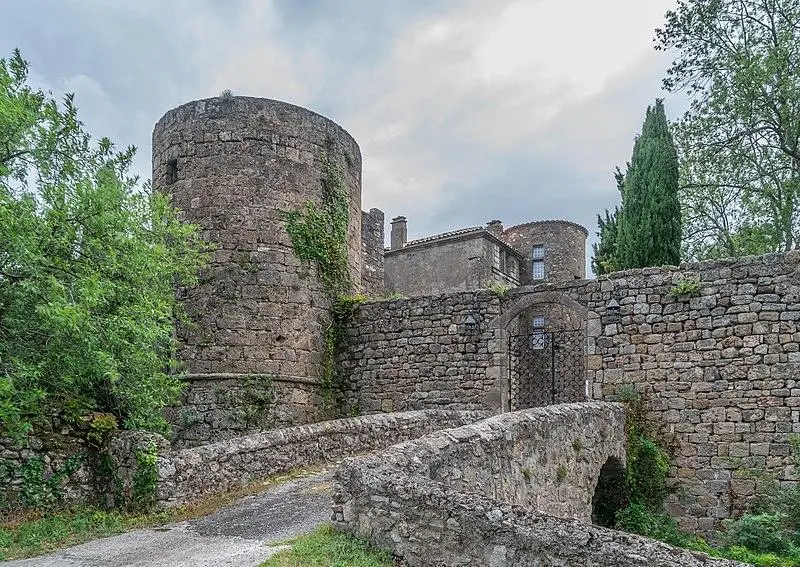 Foto de Viejo castillo o mazmorra - Krzysztof Golik - © Creative Commons (https://creativecommons.org/licenses/by-sa/4.0/deed.fr)