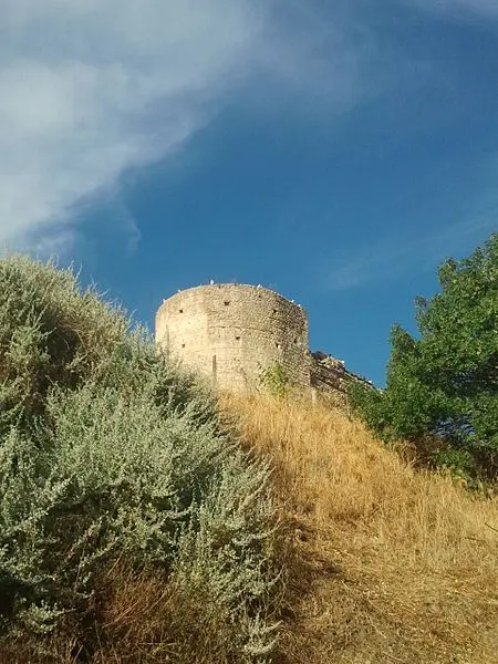 Foto von Ruinen des alten Burgs - Fabricio Cardenas - © Creative Commons (https://creativecommons.org/licenses/by-sa/4.0/deed.fr)