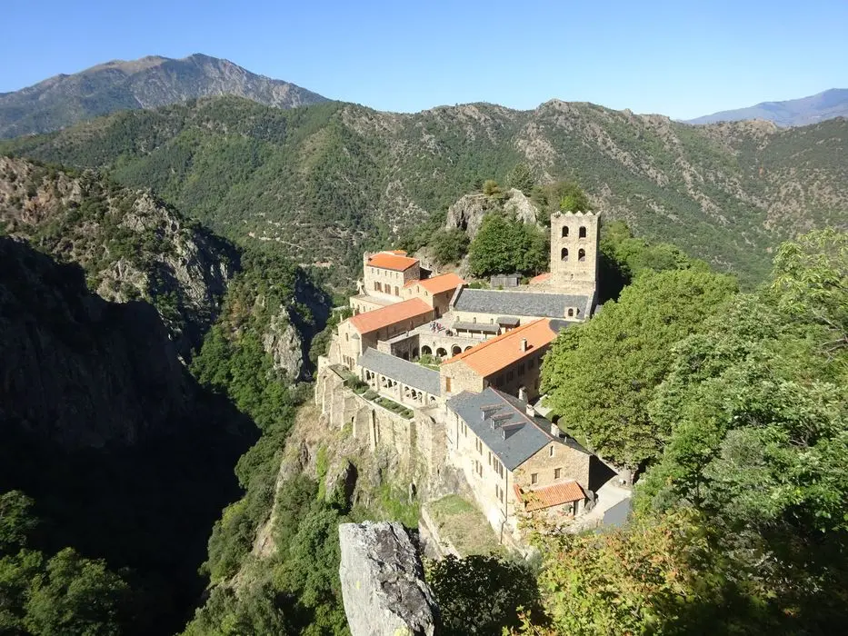 Foto di Abbey of Saint-Martin du Canigou - POP Plateforme Ouverte du Patrimoine / Base Mérimée - © Ministère de la Culture (France), Médiathèque du patrimoine et de la photographie, diffusion GrandPalaisRmn Photo
