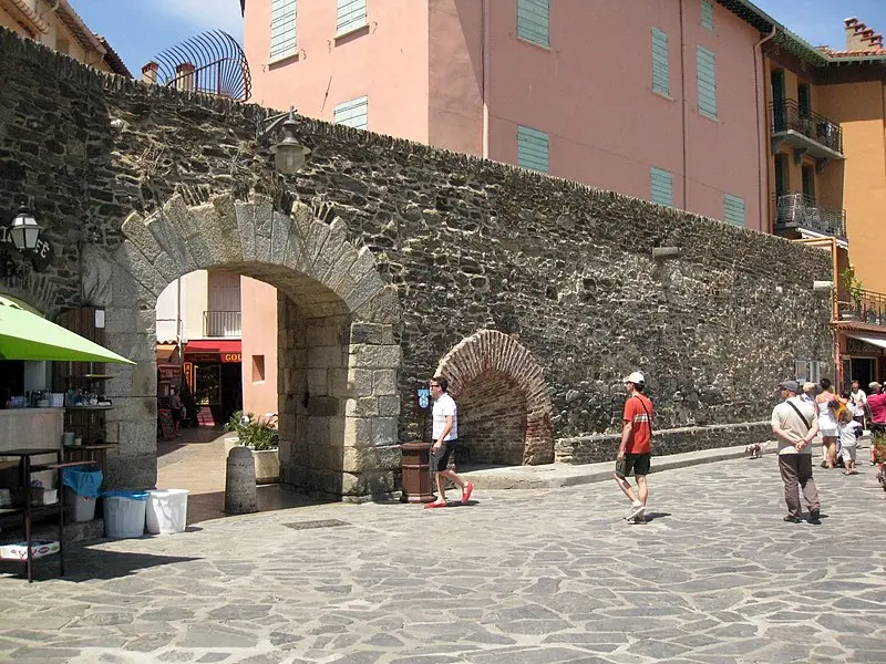 Foto di Edificio chiamato artiglieria e vecchi bastioni - Enfo - © Creative Commons (https://creativecommons.org/licenses/by-sa/4.0/deed.fr)