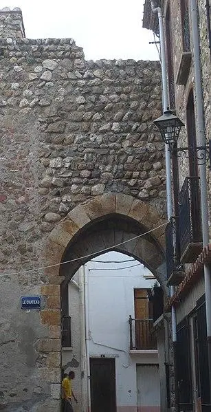 Foto von Befestigte Tür - Fabricio Cardenas - © Creative Commons (https://creativecommons.org/licenses/by-sa/4.0/deed.fr)