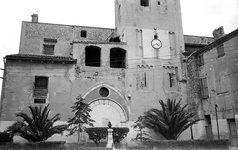 Foto von Pfarrkirche Sainte-Eulalie und Sainte-Julie - POP Plateforme Ouverte du Patrimoine / Base Mérimée - © Ministère de la Culture (France), Médiathèque du patrimoine et de la photographie, diffusion RMN-GP