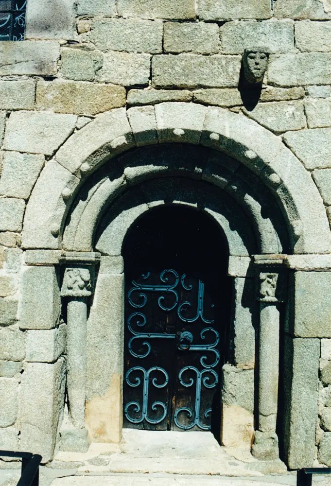 Foto de Iglesia de Via - Sous licence Creative Commons (https://creativecommons.org/licenses/by-sa/4.0/deed.fr) - Par EmDee - © Creative Commons (https://creativecommons.org/licenses/by-sa/4.0/deed.fr)