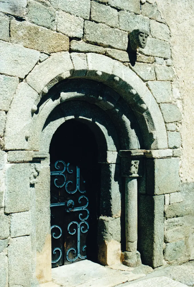 Foto de Iglesia de Via - Sous licence Creative Commons (https://creativecommons.org/licenses/by-sa/4.0/deed.fr) - Par EmDee - © Creative Commons (https://creativecommons.org/licenses/by-sa/4.0/deed.fr)