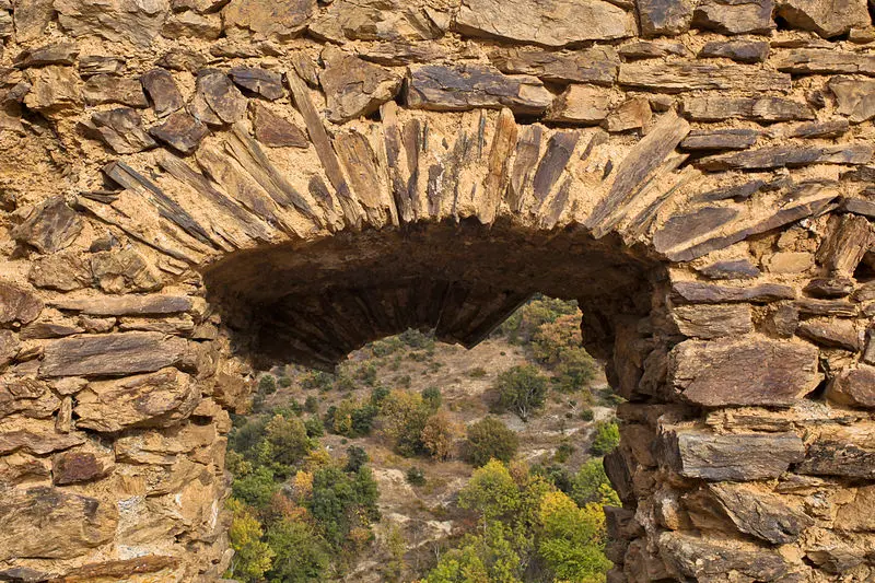 Foto von Ruinen des Château d'Evol - Meria z Geoian - © Creative Commons (https://creativecommons.org/licenses/by-sa/4.0/deed.fr)