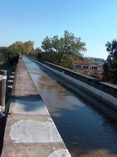 Picture of Arcades Aqueduct - Drong~commonswiki - © Creative Commons (https://creativecommons.org/licenses/by-sa/4.0/deed.fr)